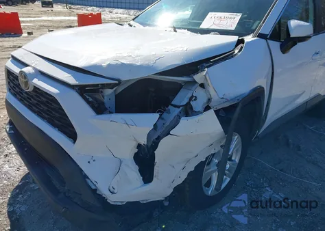 2021 Toyota Rav4 Xle z USA, uszkodzony, nr VIN 2T3W1RFV1MC160907